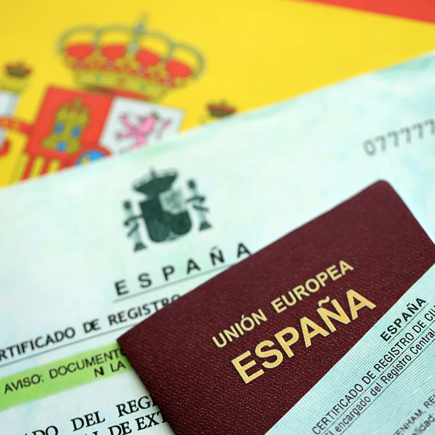 Diferencias entre nacionalidad por residencia y permiso de residencia en Espa&ntilde;a