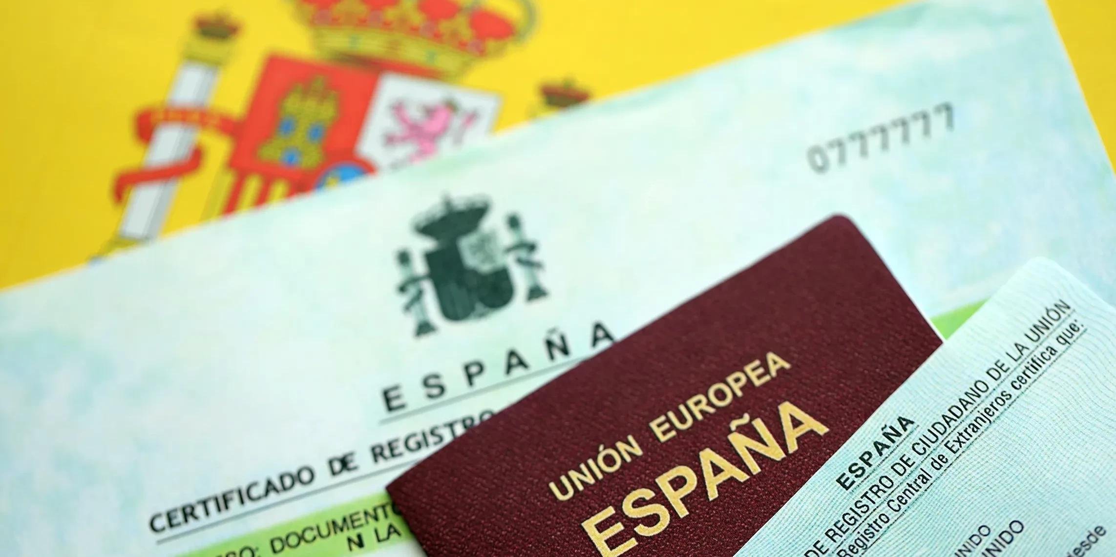 Diferencias entre nacionalidad por residencia y permiso de residencia en Espa&ntilde;a