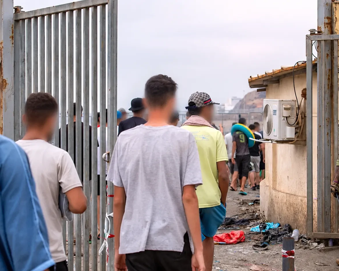 ¿Cuál es la situación legal de los inmigrantes irregulares en Ceuta?